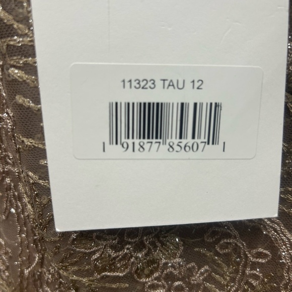 Mac Duggal 11323 NWT Embellished Shoulder Detail Long Sleeve Gown - Picture 8 of 8